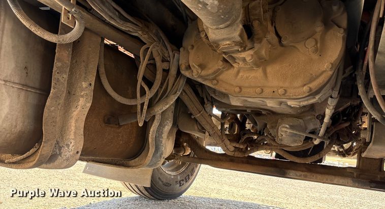 image for item EA7584 2005 Freightliner Business Class M2  flatbed truck