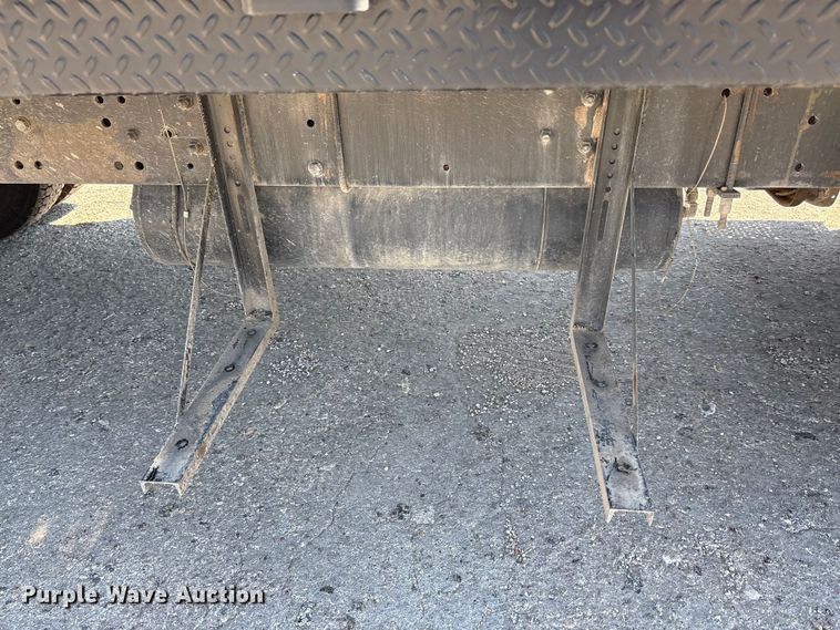 image for item EA7584 2005 Freightliner Business Class M2  flatbed truck