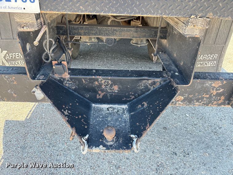 image for item EA7584 2005 Freightliner Business Class M2  flatbed truck