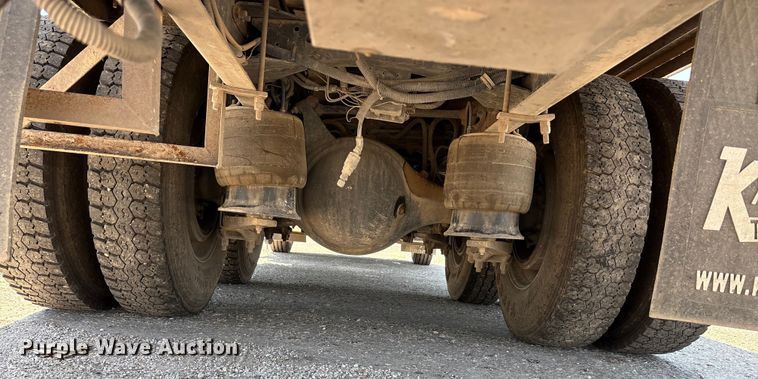 image for item EA7584 2005 Freightliner Business Class M2  flatbed truck