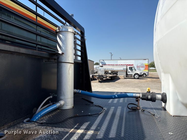 image for item EA7584 2005 Freightliner Business Class M2  flatbed truck