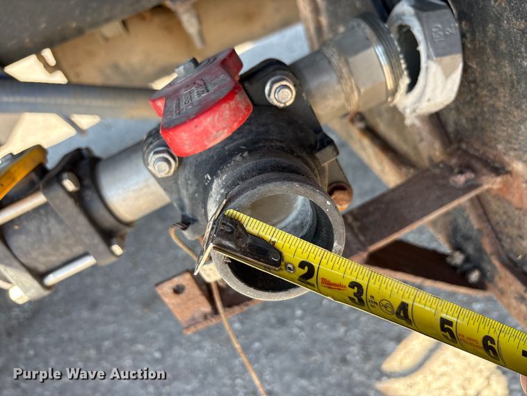 image for item EA7584 2005 Freightliner Business Class M2  flatbed truck