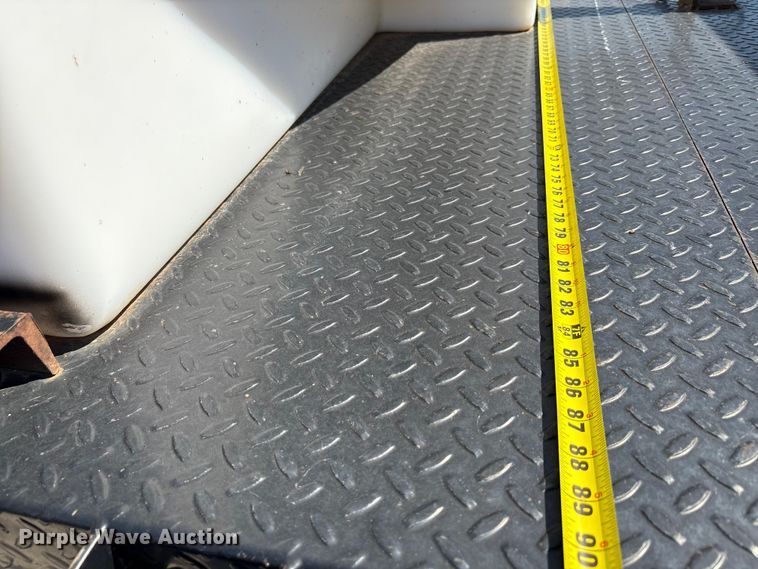 image for item EA7584 2005 Freightliner Business Class M2  flatbed truck