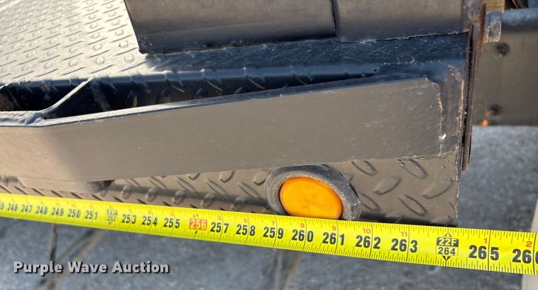 image for item EA7584 2005 Freightliner Business Class M2  flatbed truck