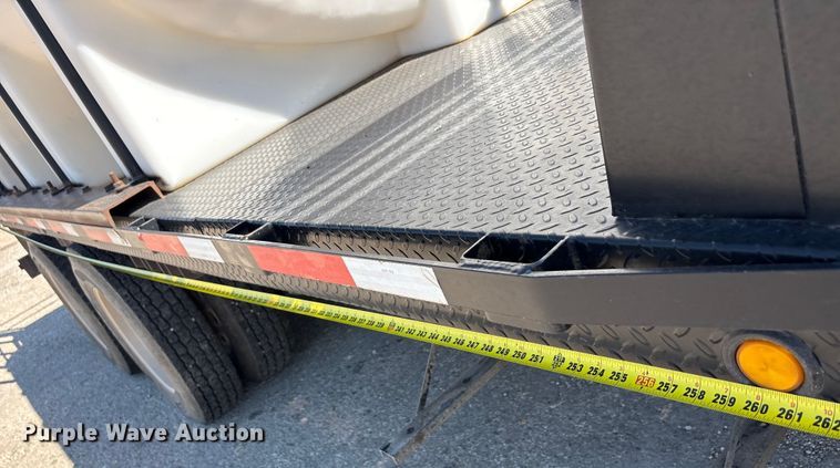 image for item EA7584 2005 Freightliner Business Class M2  flatbed truck