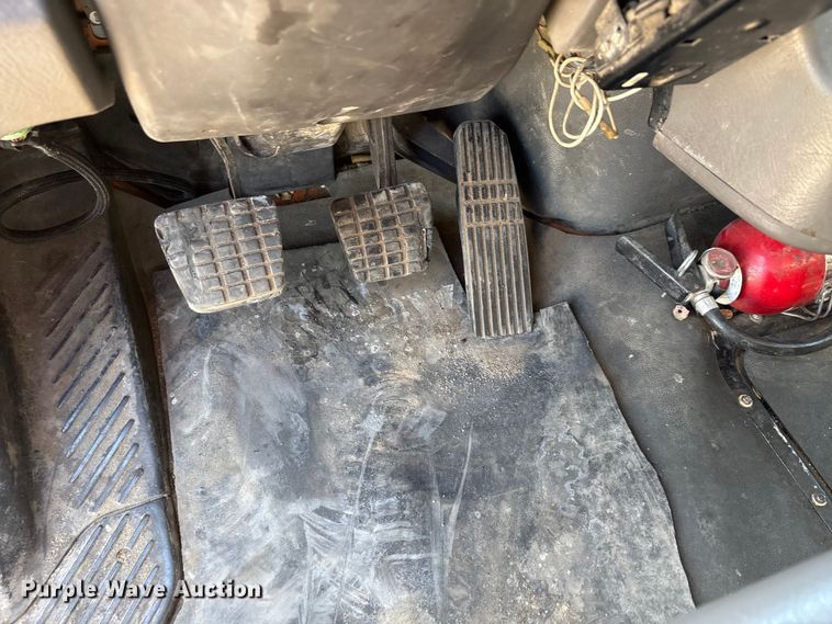 image for item EA7584 2005 Freightliner Business Class M2  flatbed truck