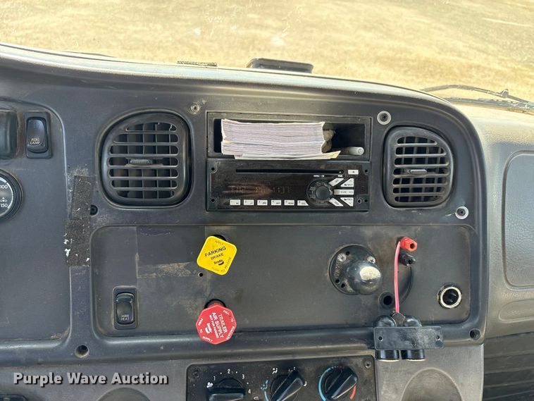 image for item EA7584 2005 Freightliner Business Class M2  flatbed truck