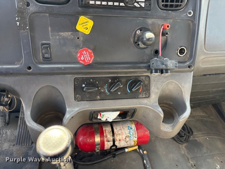 image for item EA7584 2005 Freightliner Business Class M2  flatbed truck