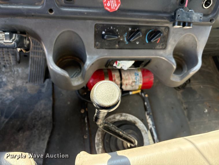 image for item EA7584 2005 Freightliner Business Class M2  flatbed truck