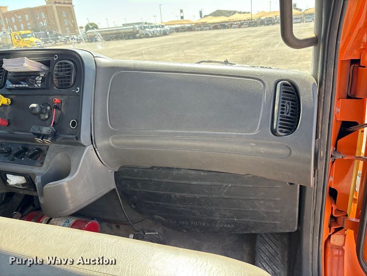 image for item EA7584 2005 Freightliner Business Class M2  flatbed truck