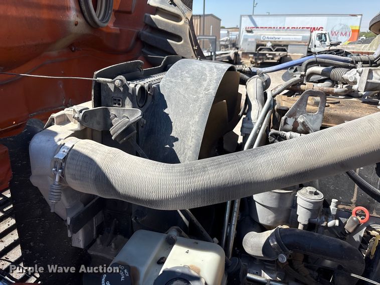 image for item EA7584 2005 Freightliner Business Class M2  flatbed truck