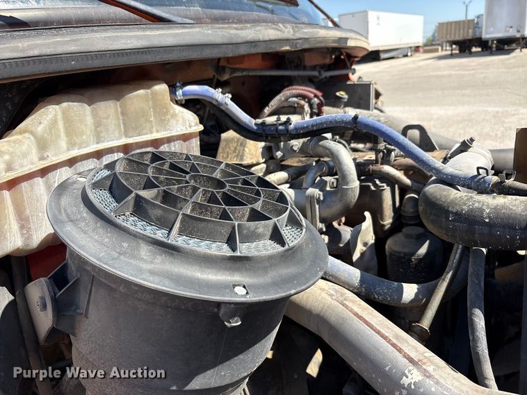 image for item EA7584 2005 Freightliner Business Class M2  flatbed truck