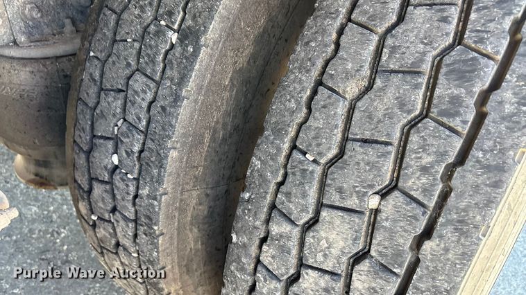 image for item EA7584 2005 Freightliner Business Class M2  flatbed truck