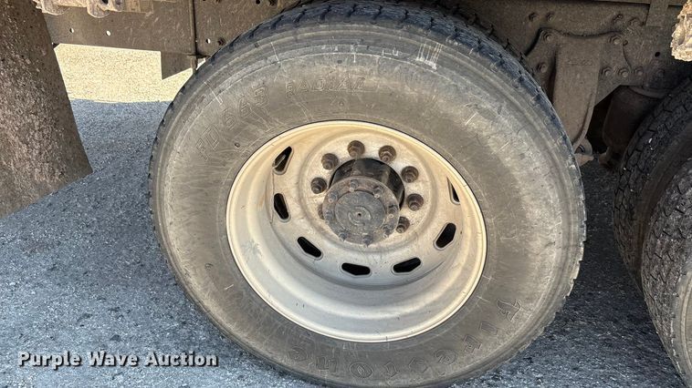 image for item EA7584 2005 Freightliner Business Class M2  flatbed truck