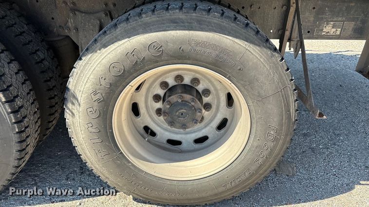 image for item EA7584 2005 Freightliner Business Class M2  flatbed truck