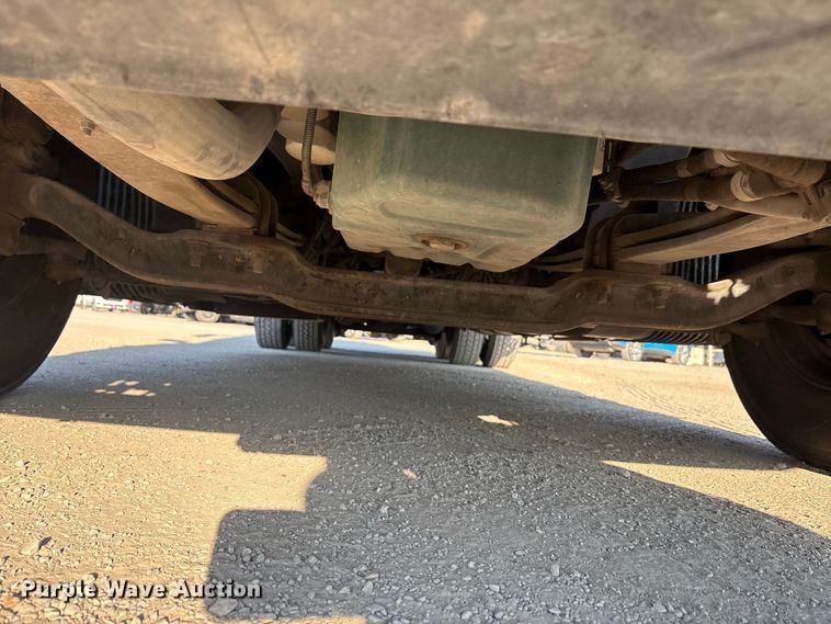 image for item EA7592 2017 Volvo VNL semi truck