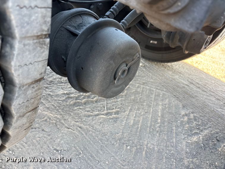 image for item EA7592 2017 Volvo VNL semi truck