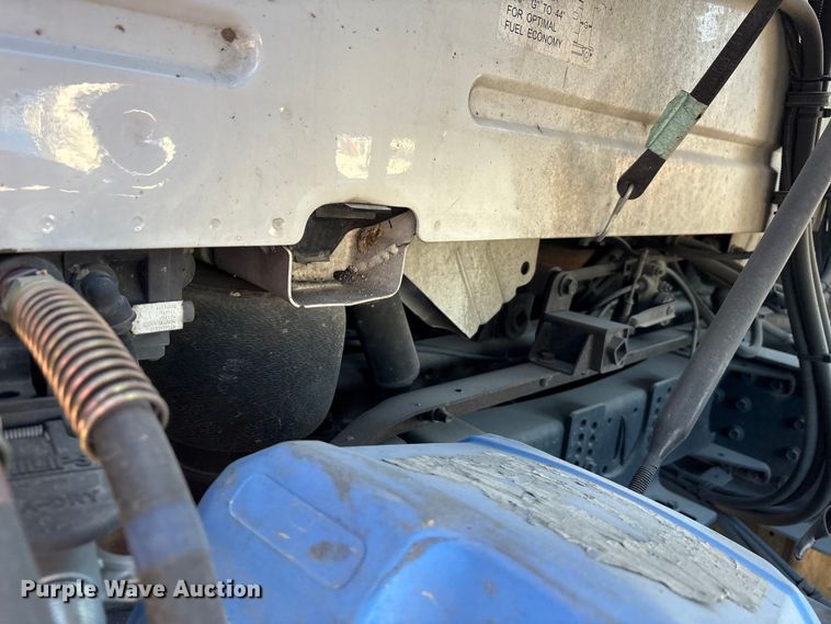 image for item EA7592 2017 Volvo VNL semi truck