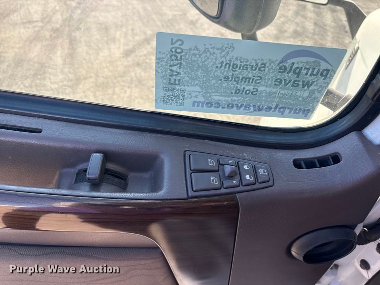 image for item EA7592 2017 Volvo VNL semi truck