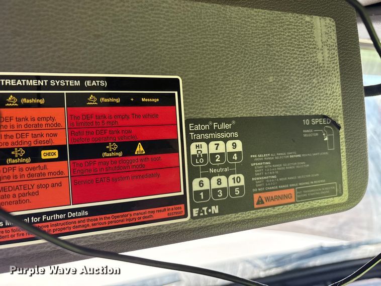 image for item EA7592 2017 Volvo VNL semi truck