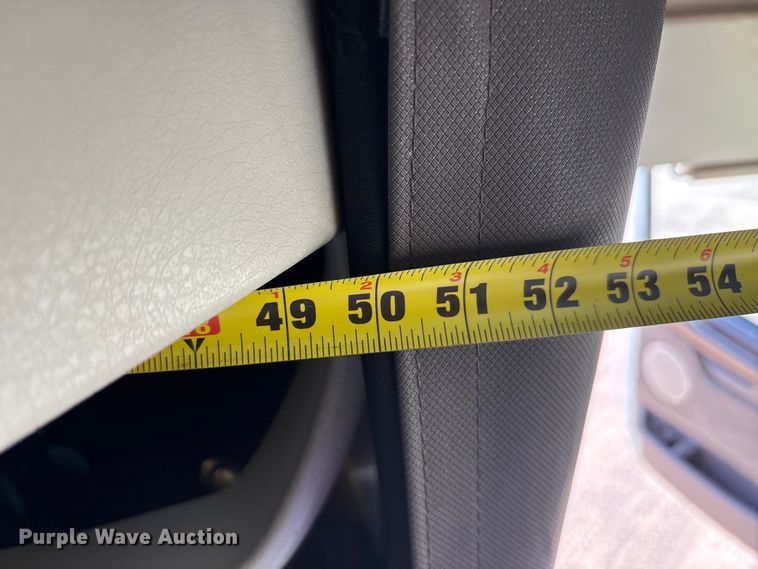 image for item EA7592 2017 Volvo VNL semi truck