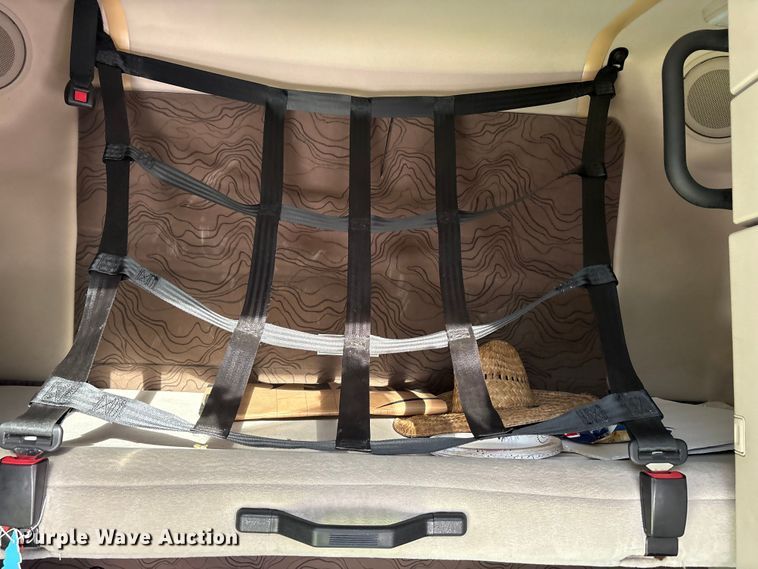 image for item EA7592 2017 Volvo VNL semi truck