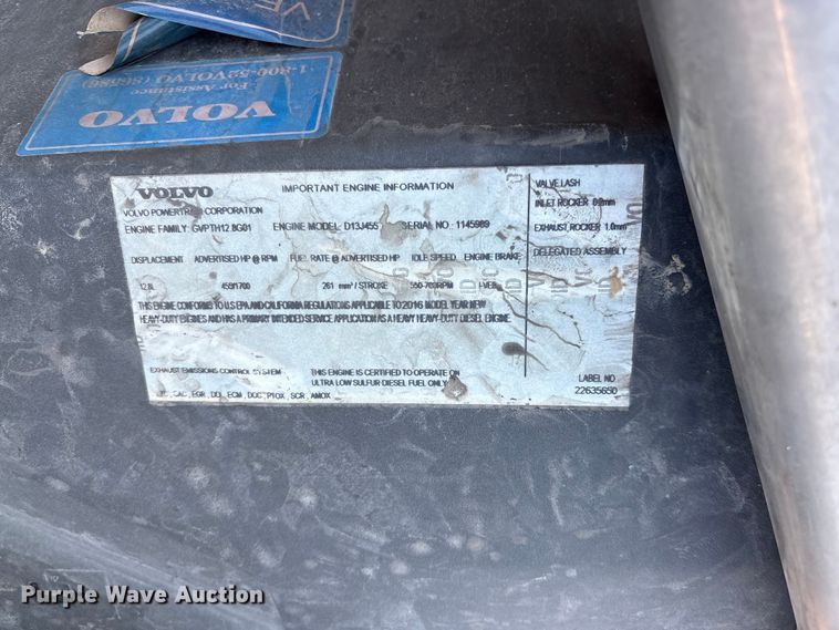 image for item EA7592 2017 Volvo VNL semi truck