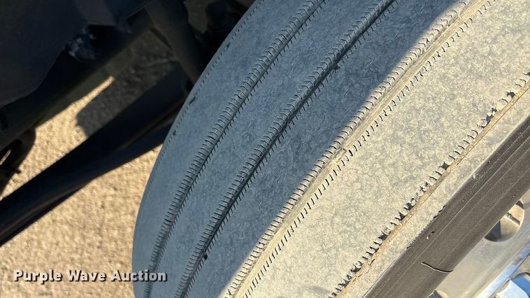 image for item EA7592 2017 Volvo VNL semi truck