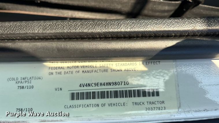 image for item EA7592 2017 Volvo VNL semi truck