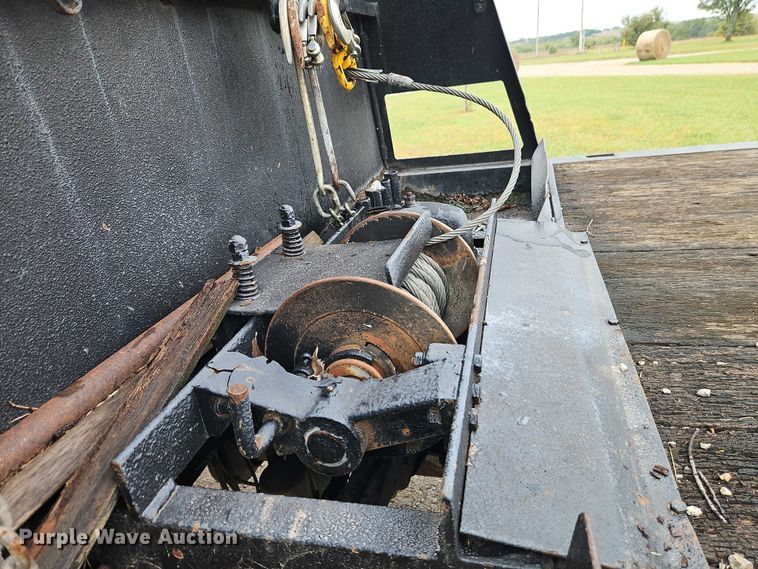 image for item EB8374 2004 GMC C8500 rollback truck