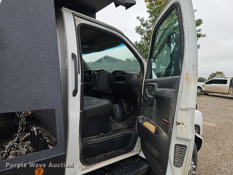 image for item EB8374 2004 GMC C8500 rollback truck
