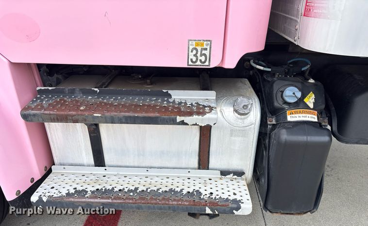 image for item EC1081 2013 Freightliner Business Class M2 box truck