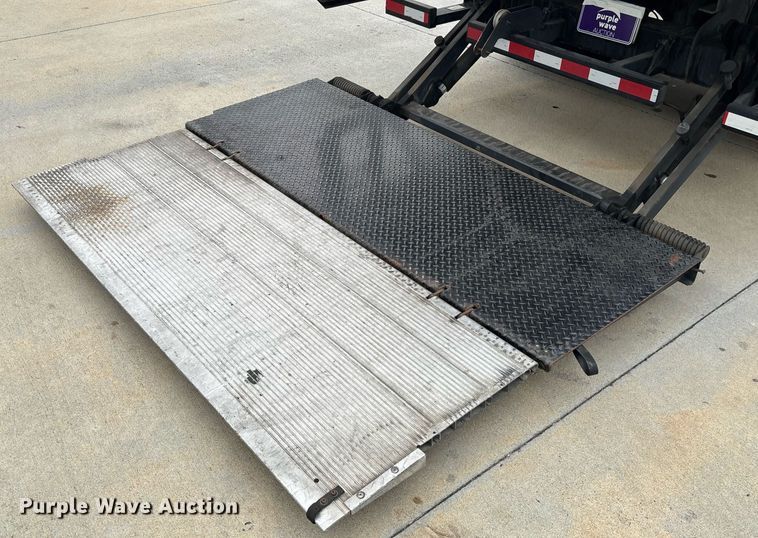 image for item EC1081 2013 Freightliner Business Class M2 box truck