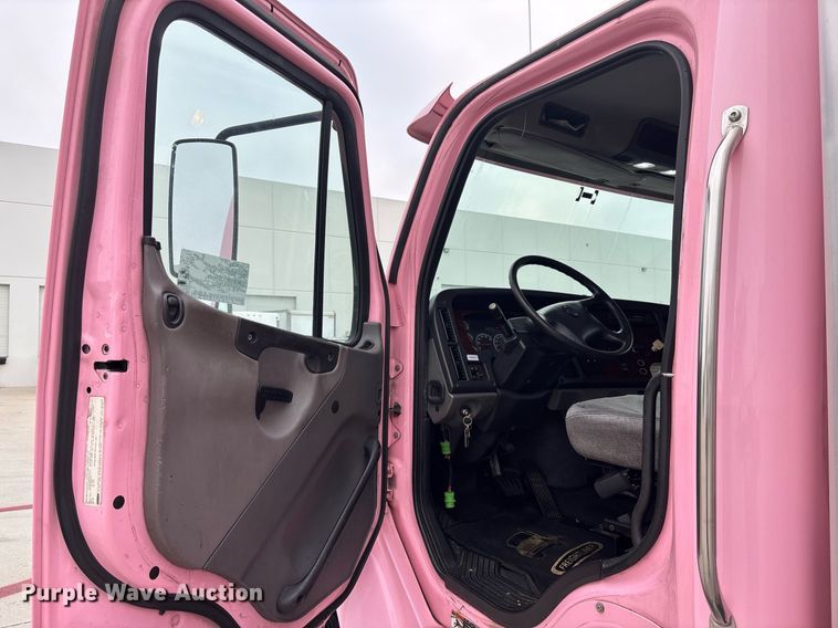 image for item EC1081 2013 Freightliner Business Class M2 box truck