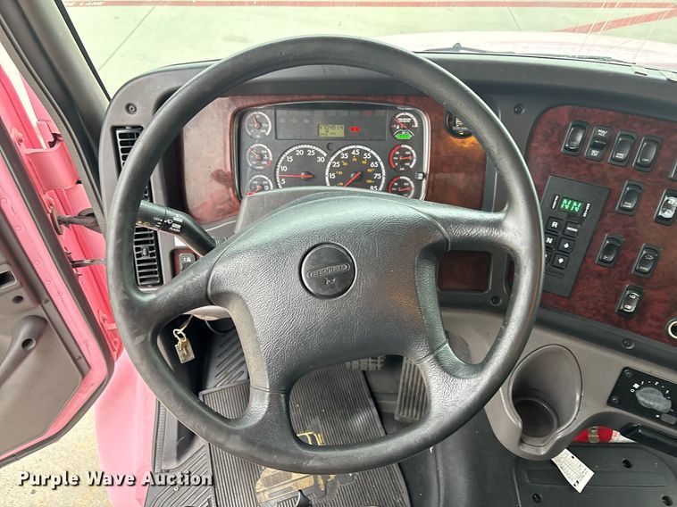 image for item EC1081 2013 Freightliner Business Class M2 box truck