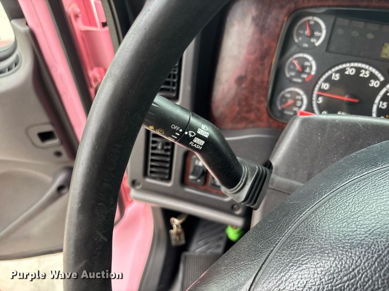 image for item EC1081 2013 Freightliner Business Class M2 box truck