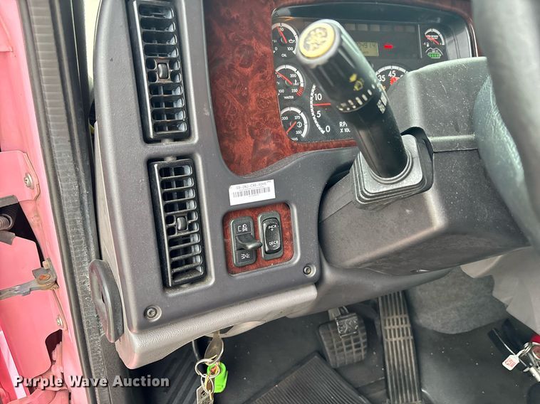 image for item EC1081 2013 Freightliner Business Class M2 box truck