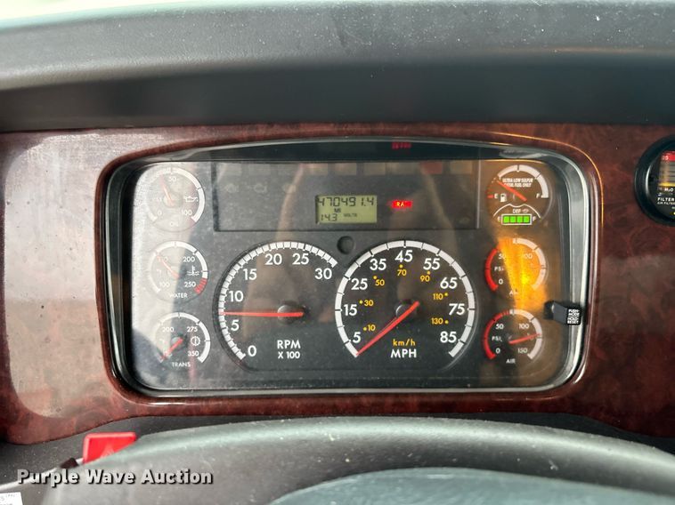 image for item EC1081 2013 Freightliner Business Class M2 box truck