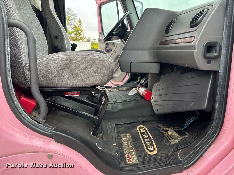 image for item EC1081 2013 Freightliner Business Class M2 box truck