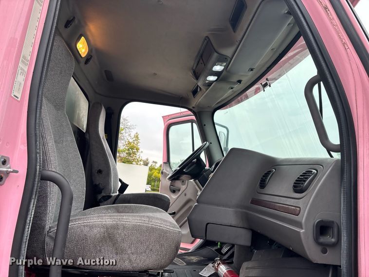 image for item EC1081 2013 Freightliner Business Class M2 box truck