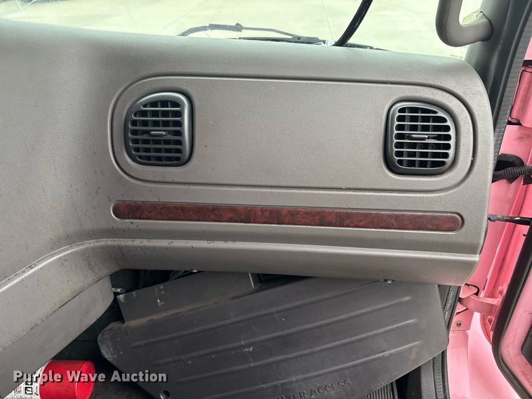 image for item EC1081 2013 Freightliner Business Class M2 box truck