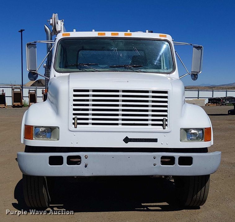 image for item EC1215 1996 International 4700 utility / service truck