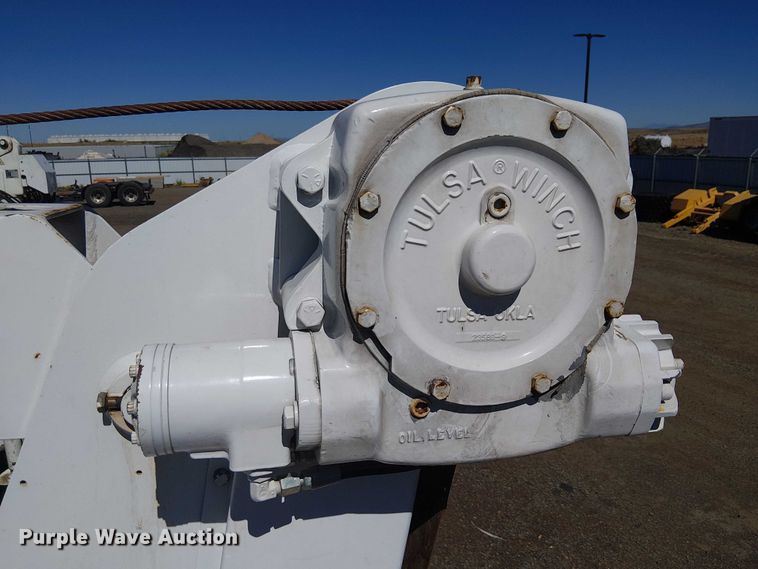 image for item EC1215 1996 International 4700 utility / service truck