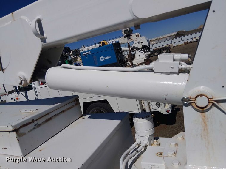 image for item EC1215 1996 International 4700 utility / service truck