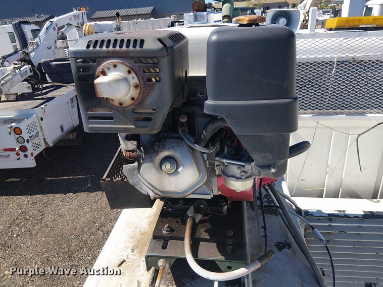 image for item EC1215 1996 International 4700 utility / service truck