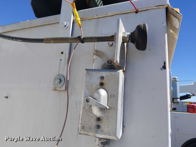 image for item EC1215 1996 International 4700 utility / service truck