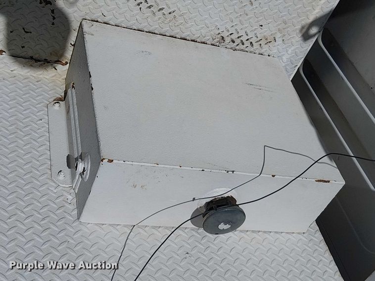 image for item EC1215 1996 International 4700 utility / service truck