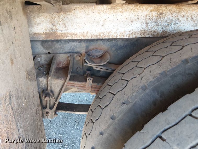 image for item EC1215 1996 International 4700 utility / service truck