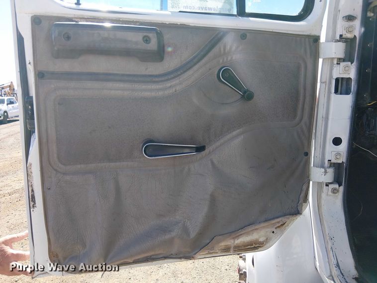 image for item EC1215 1996 International 4700 utility / service truck