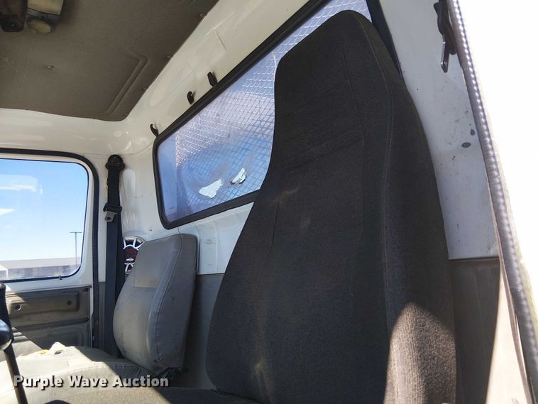 image for item EC1215 1996 International 4700 utility / service truck